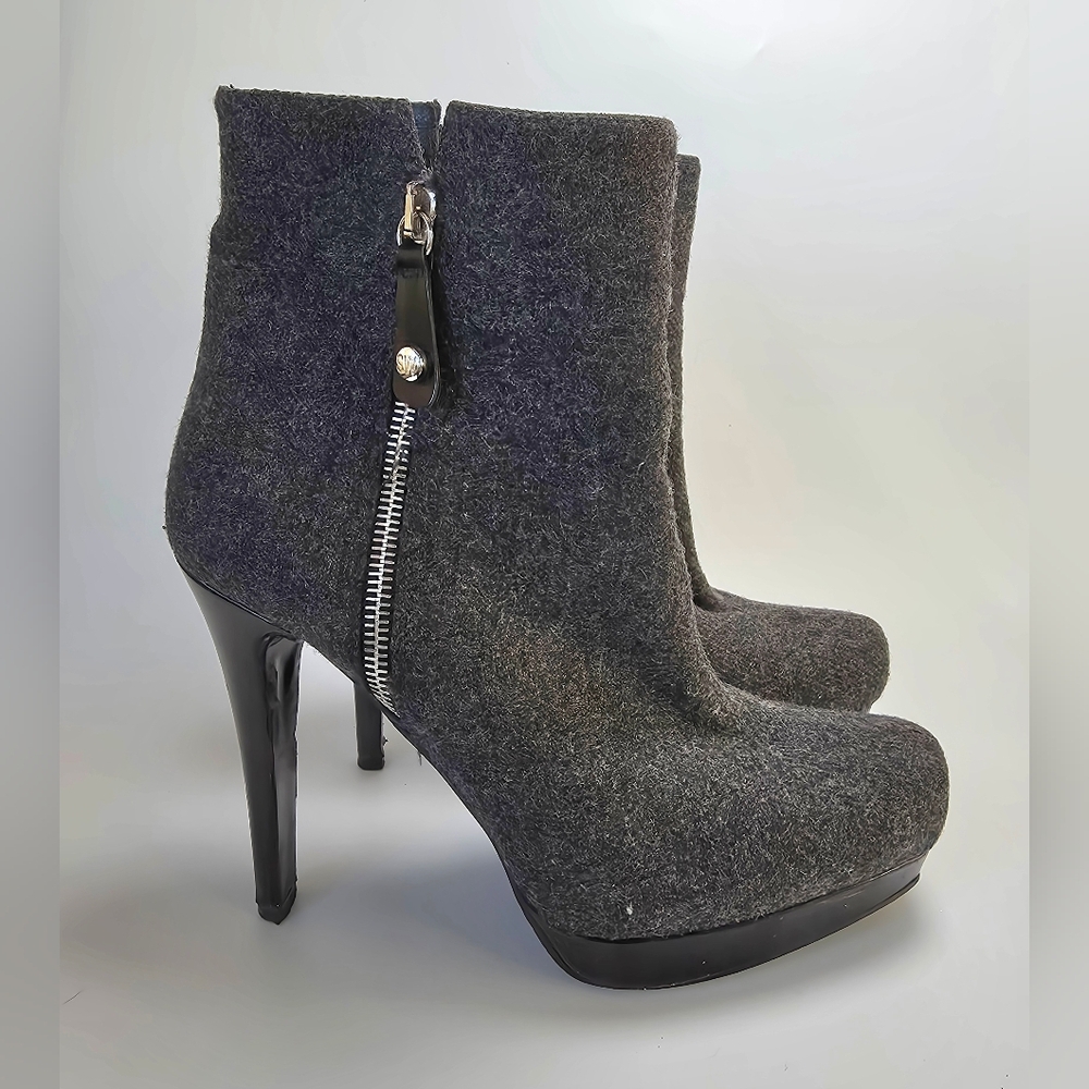 Stuart Weitzman Chippy Gray Flannel Platform Bootie Size 7 M